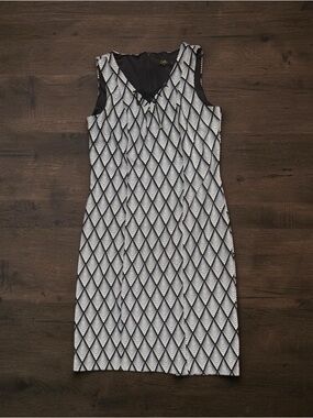 Sleeveless Black & White Diamond-Print Dress